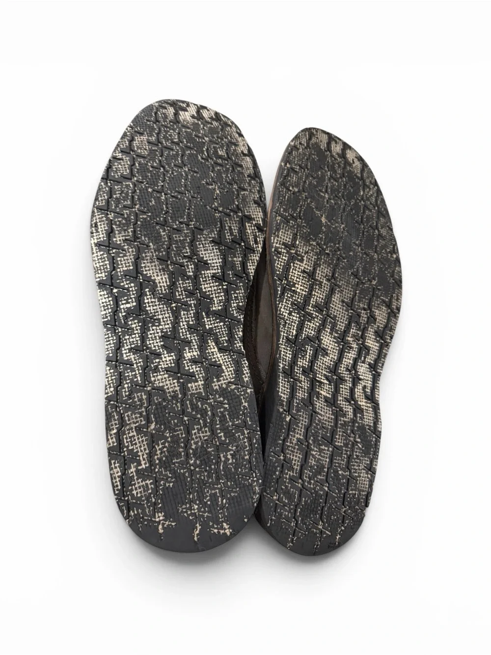 John Varvatos Men’s 11.5 Chukka Boots Taupe Gray Suede Lace‎ Up Tire Tread S5